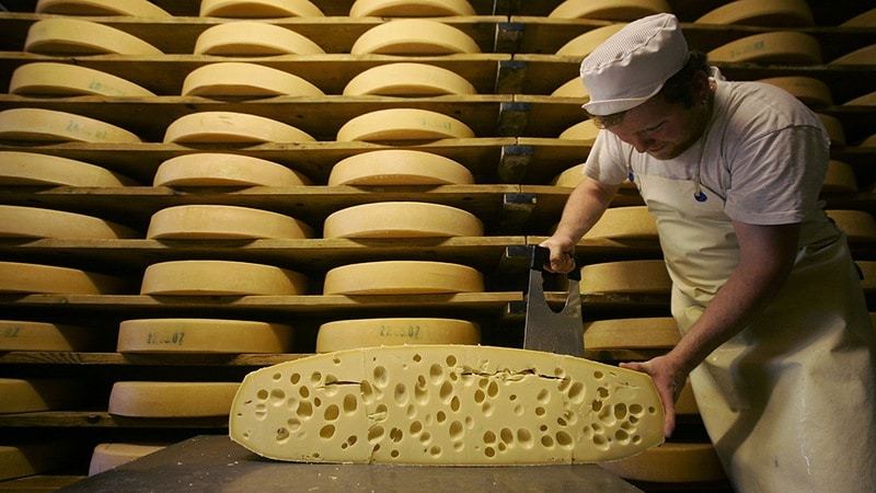 Можно ли замораживать разные сорта сыра в морозилке
