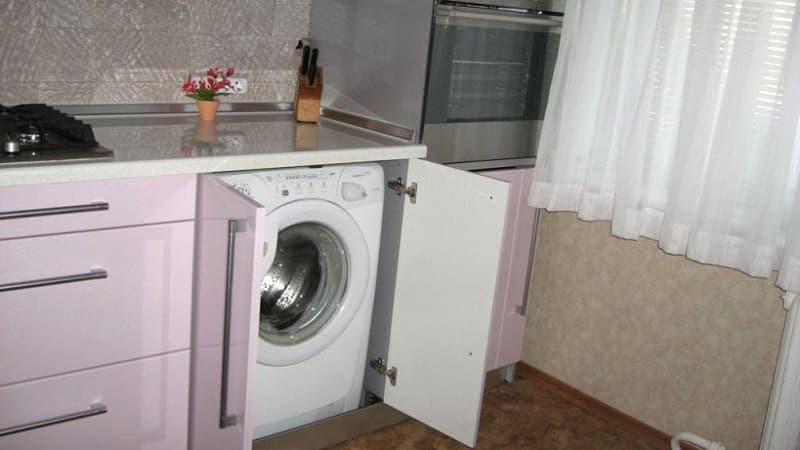 Маленькая угловая кухня со стиральной машиной: как всё уместить
