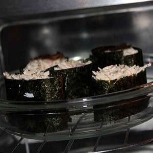 Что нельзя разогревать в микроволновой печи