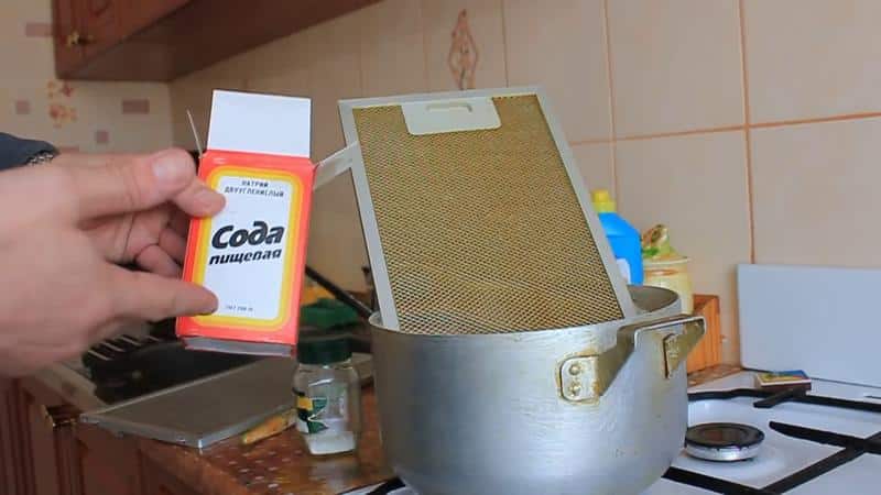 Как очистить вытяжку на кухне от жира в домашних условиях