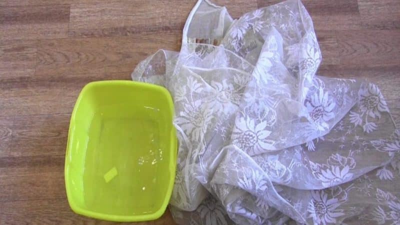 Как вывести жирные пятна с кухонной тюли
