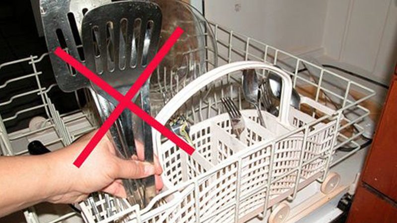 Какую посуду нельзя мыть в посудомоечных машинах