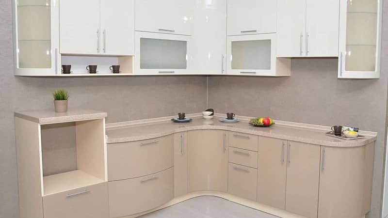 Классические кухни из крашенного эмалью МДФ