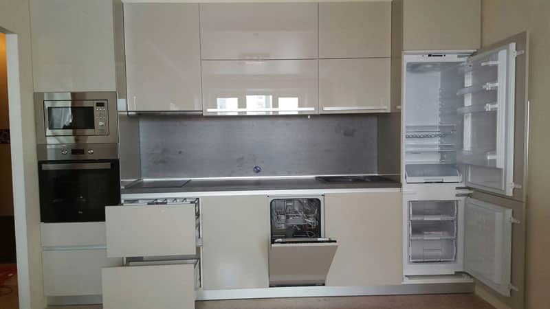 Кухонные шкафы со встраиваемой бытовой техникой