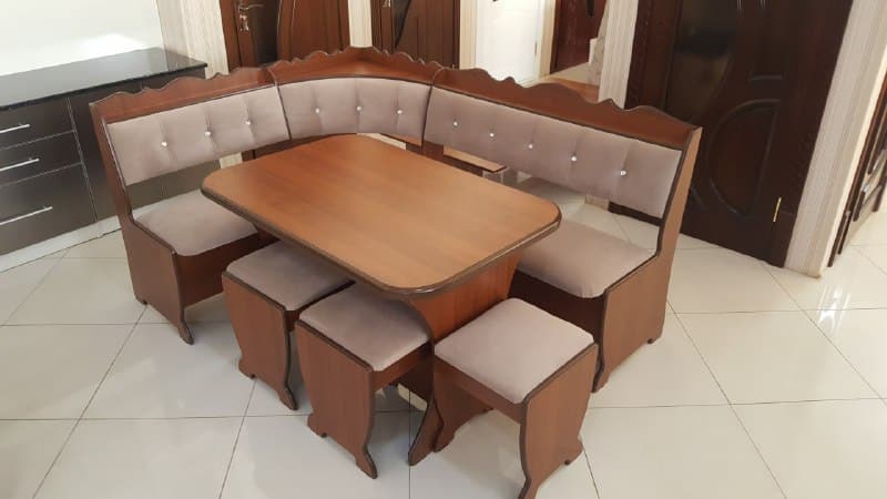 Кухонные уголки со столом из массива натурального дерева