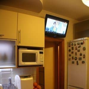 Можно ли поставить микроволновку рядом с телевизором