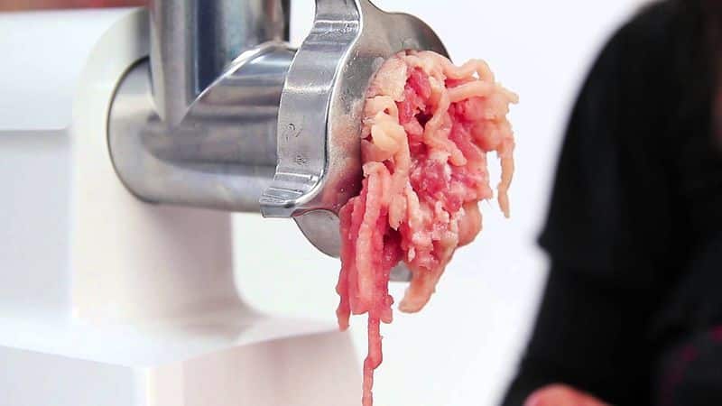 Почему не прокручивается мясо в мясорубке, а выдавливается