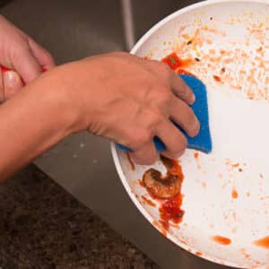 Как отмыть керамические сковородки от жира и нагара