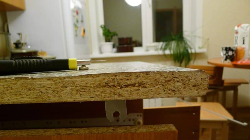 Ремонт столешниц из ламинированного ДСП: сколы и заделка дырок