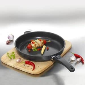 Использование сковороды для готовки в духовке — можно ли?