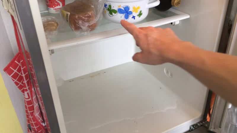 Почему в холодильнике накапливается вода под ящиком для овощей
