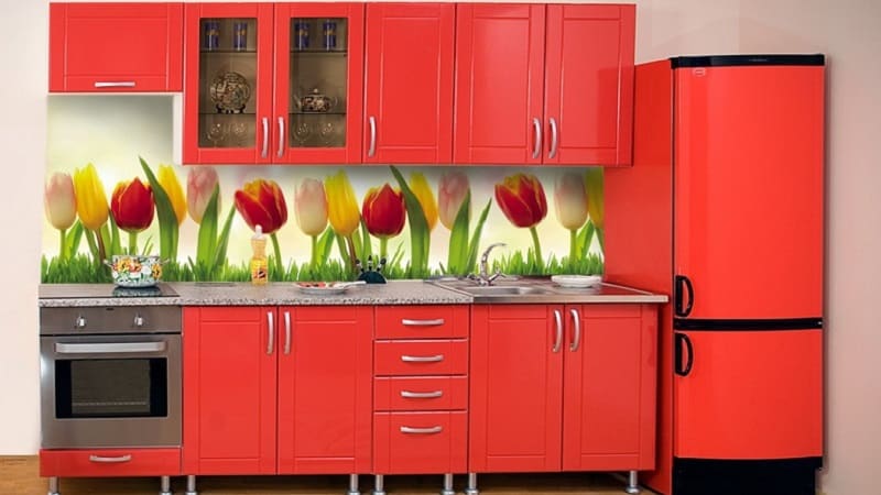 Все о стеклянных фартуках для кухни